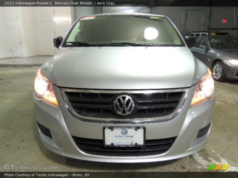 Mercury Silver Metallic / Aero Gray 2011 Volkswagen Routan S