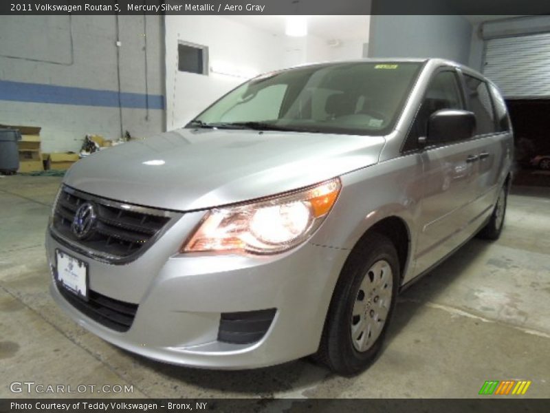 Mercury Silver Metallic / Aero Gray 2011 Volkswagen Routan S