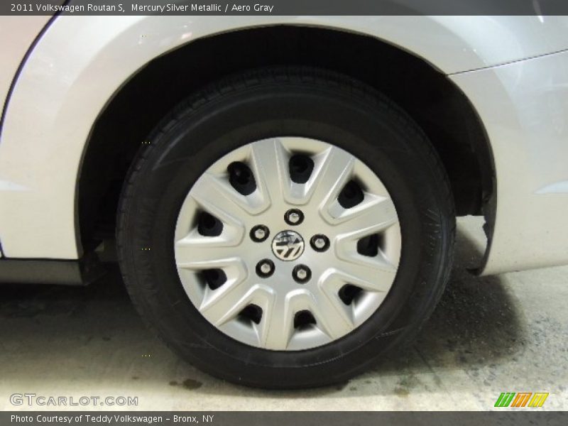 Mercury Silver Metallic / Aero Gray 2011 Volkswagen Routan S
