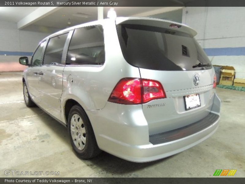 Mercury Silver Metallic / Aero Gray 2011 Volkswagen Routan S