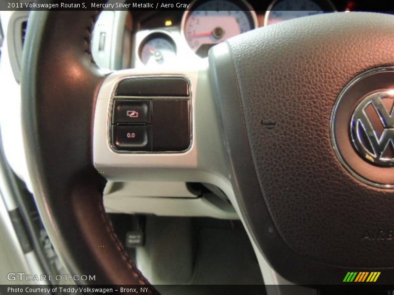 Mercury Silver Metallic / Aero Gray 2011 Volkswagen Routan S