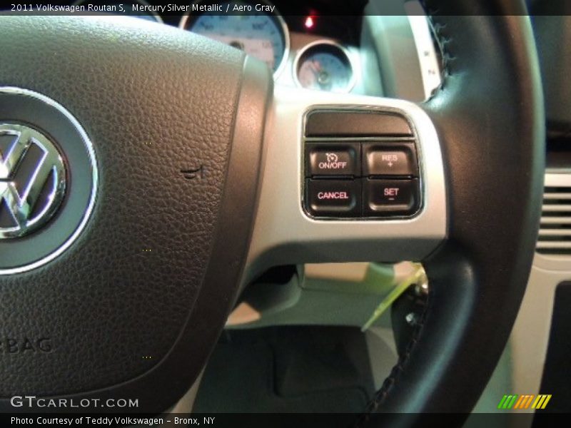 Mercury Silver Metallic / Aero Gray 2011 Volkswagen Routan S