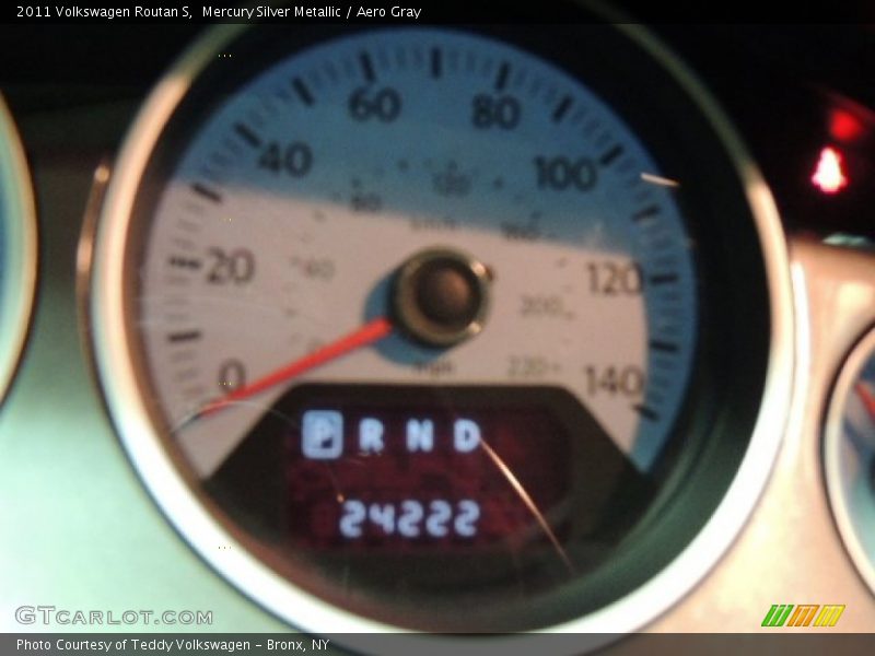 Mercury Silver Metallic / Aero Gray 2011 Volkswagen Routan S