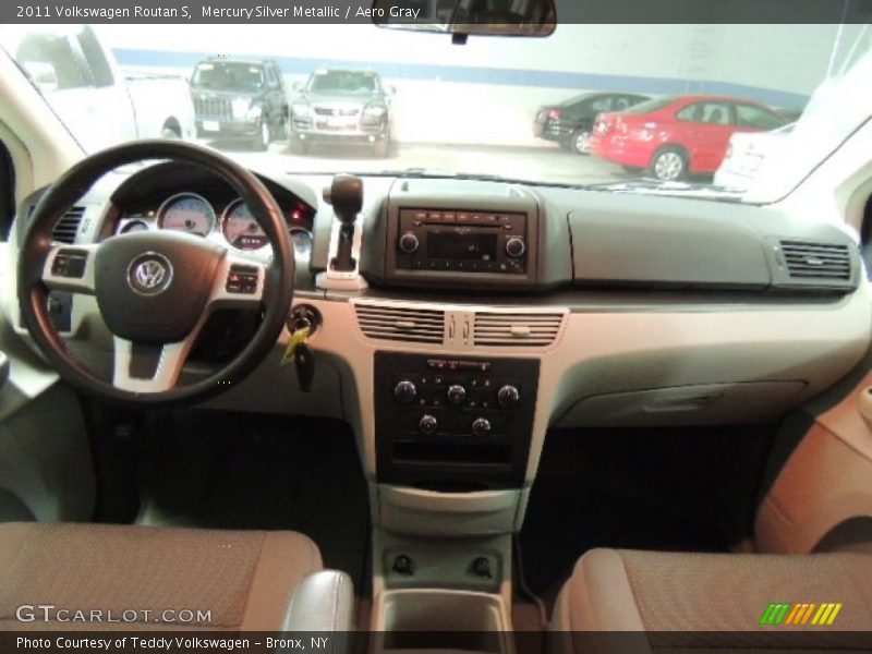 Mercury Silver Metallic / Aero Gray 2011 Volkswagen Routan S