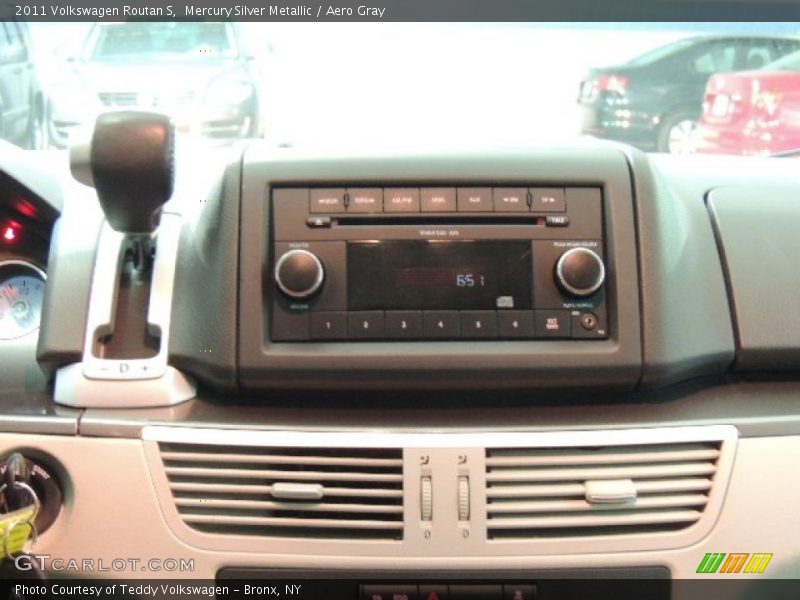 Mercury Silver Metallic / Aero Gray 2011 Volkswagen Routan S