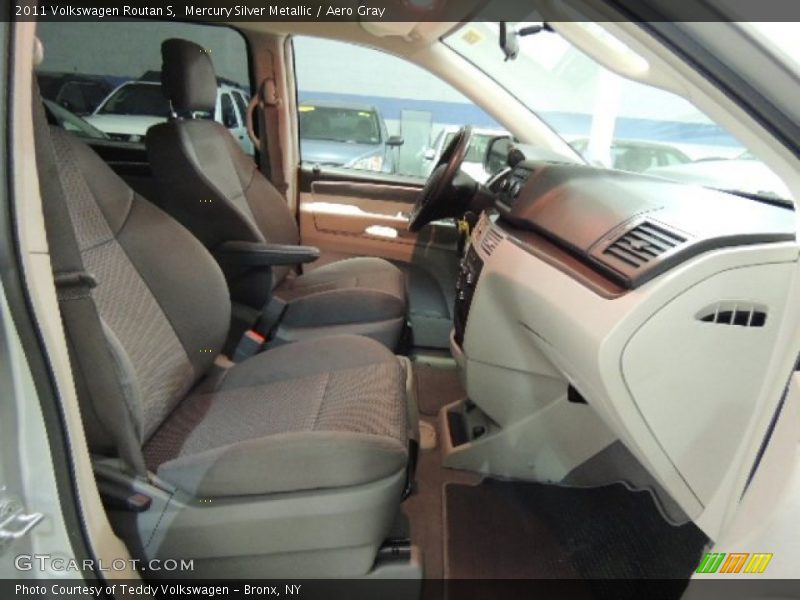 Mercury Silver Metallic / Aero Gray 2011 Volkswagen Routan S