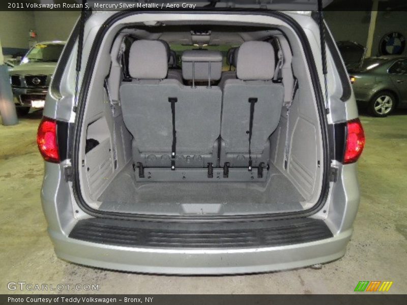 Mercury Silver Metallic / Aero Gray 2011 Volkswagen Routan S
