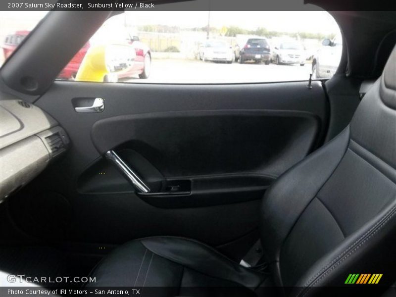 Sunburst Yellow / Black 2007 Saturn Sky Roadster