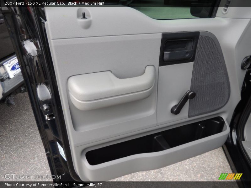 Door Panel of 2007 F150 XL Regular Cab