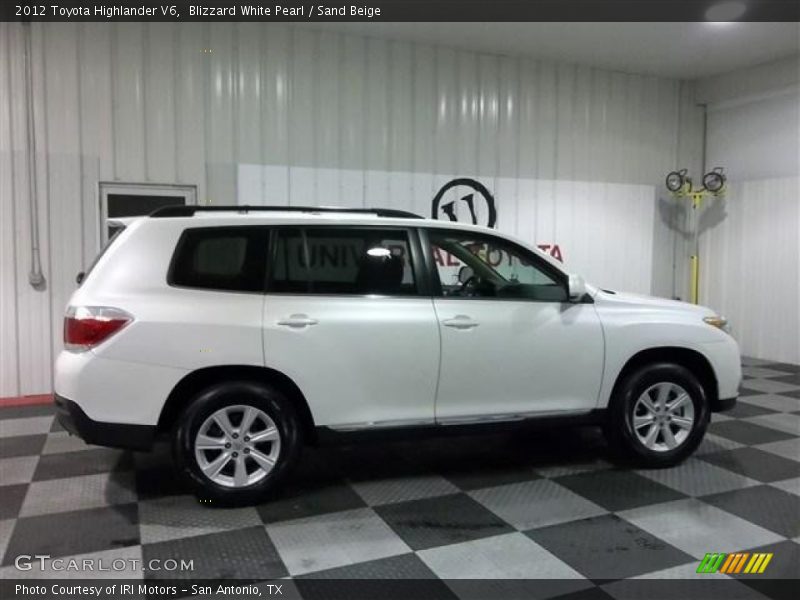 Blizzard White Pearl / Sand Beige 2012 Toyota Highlander V6