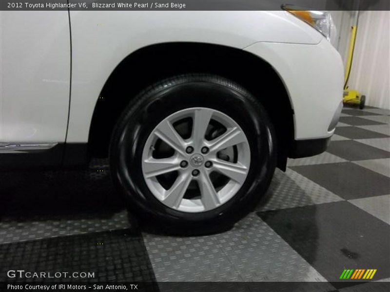 Blizzard White Pearl / Sand Beige 2012 Toyota Highlander V6