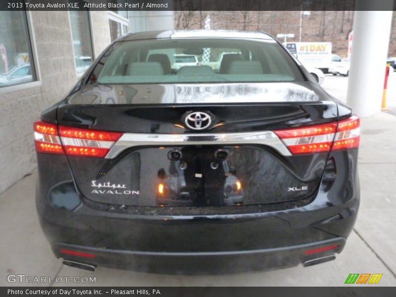 Attitude Black Pearl / Almond 2013 Toyota Avalon XLE