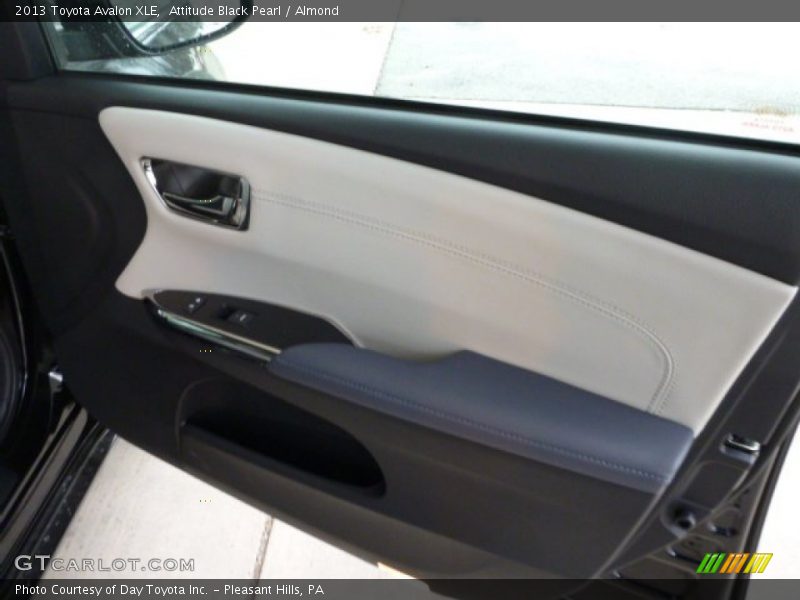 Attitude Black Pearl / Almond 2013 Toyota Avalon XLE