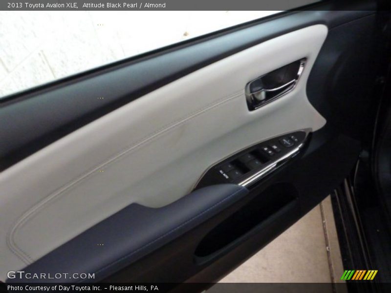 Attitude Black Pearl / Almond 2013 Toyota Avalon XLE