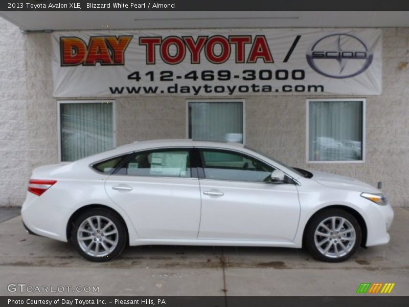 Blizzard White Pearl / Almond 2013 Toyota Avalon XLE