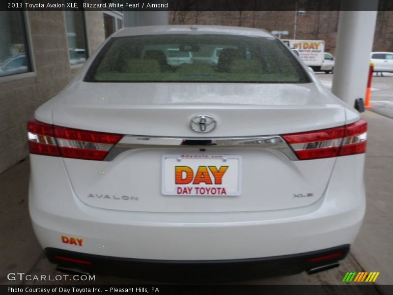 Blizzard White Pearl / Almond 2013 Toyota Avalon XLE