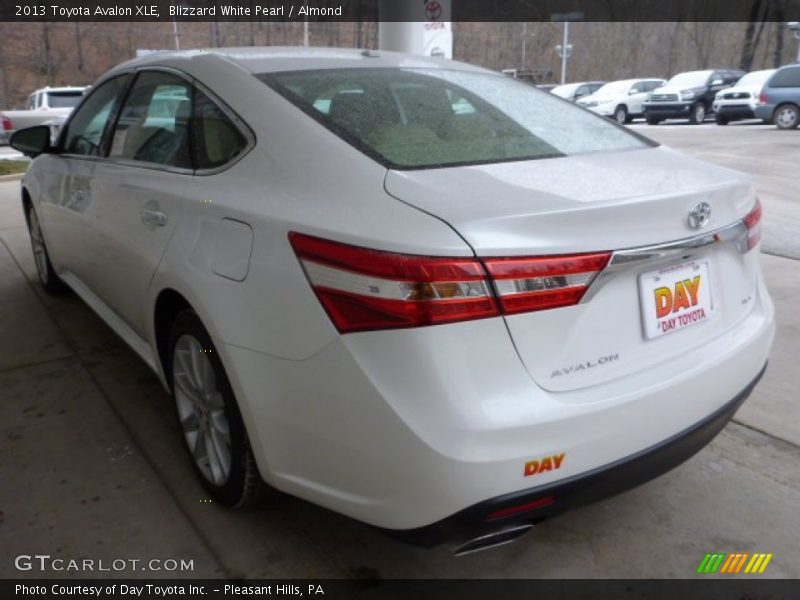 Blizzard White Pearl / Almond 2013 Toyota Avalon XLE