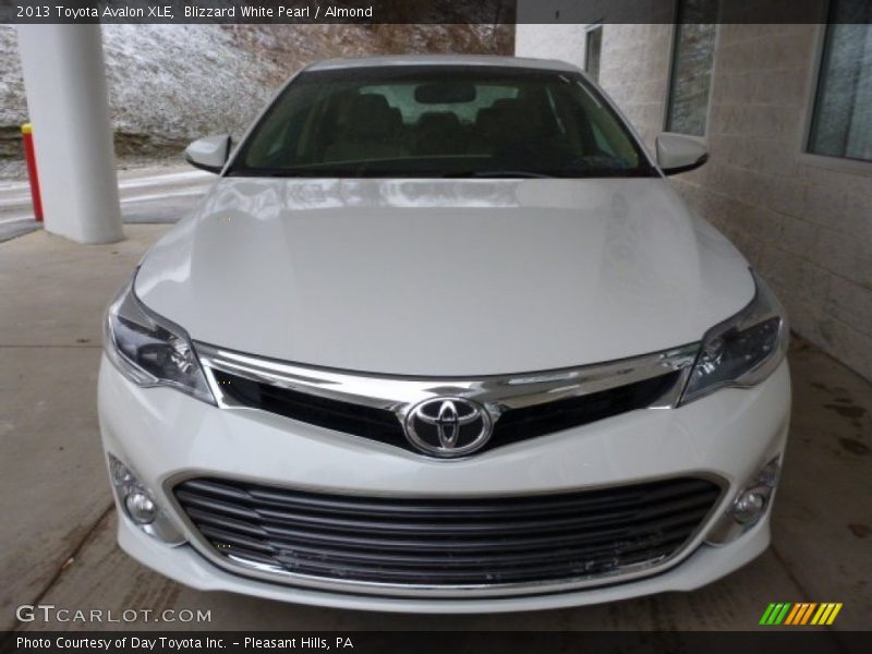 Blizzard White Pearl / Almond 2013 Toyota Avalon XLE