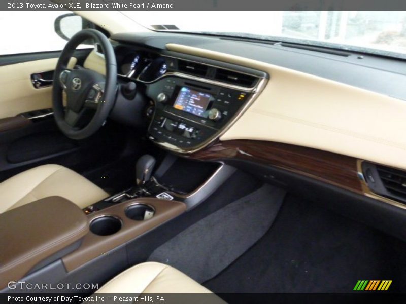 Blizzard White Pearl / Almond 2013 Toyota Avalon XLE