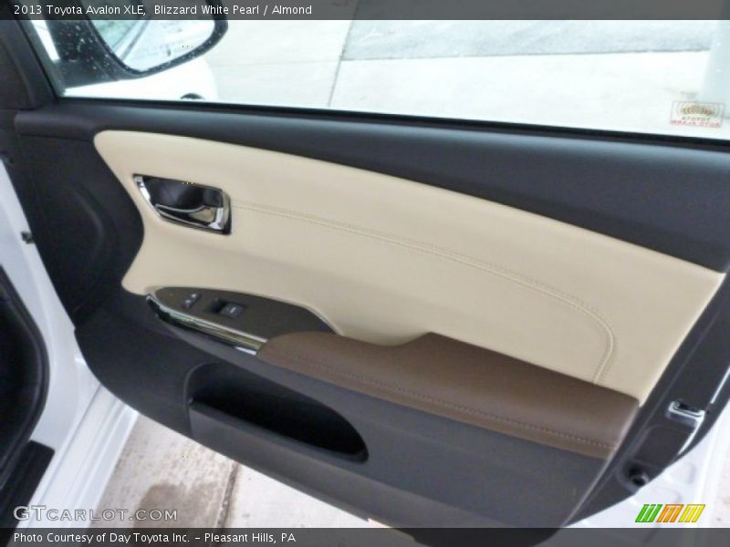 Blizzard White Pearl / Almond 2013 Toyota Avalon XLE