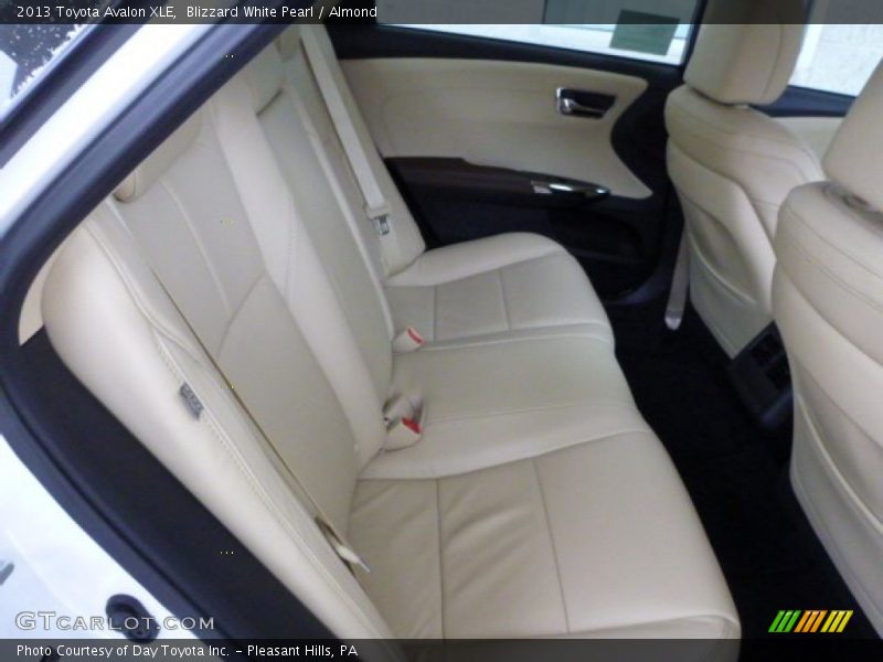 Blizzard White Pearl / Almond 2013 Toyota Avalon XLE