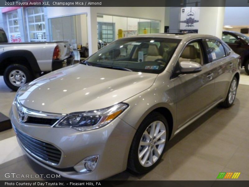 Champagne Mica / Almond 2013 Toyota Avalon XLE