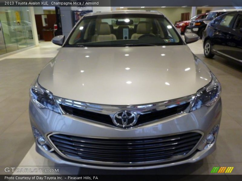 Champagne Mica / Almond 2013 Toyota Avalon XLE