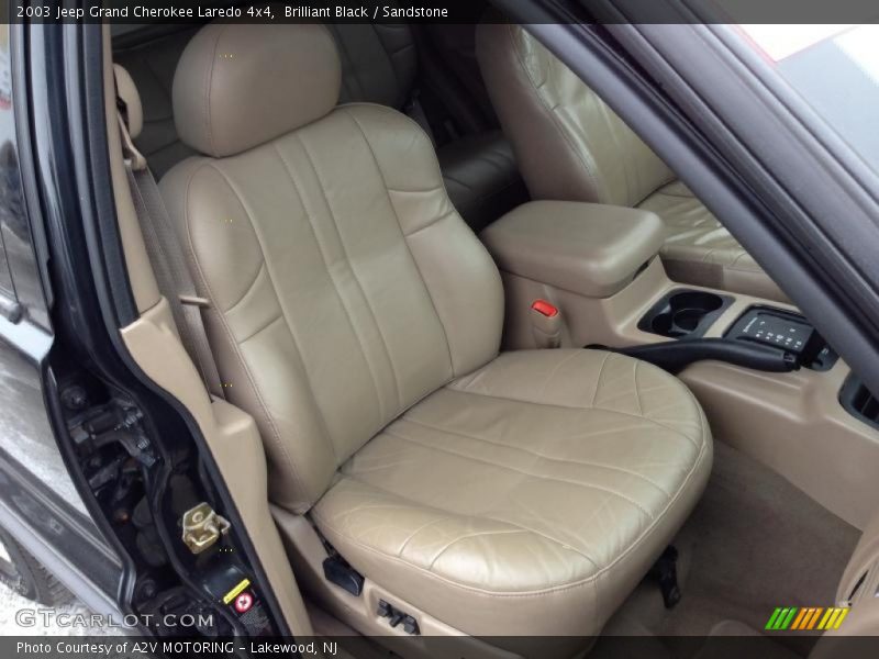 Front Seat of 2003 Grand Cherokee Laredo 4x4