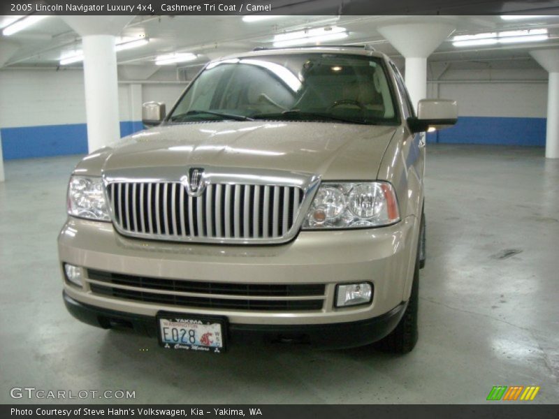 Cashmere Tri Coat / Camel 2005 Lincoln Navigator Luxury 4x4