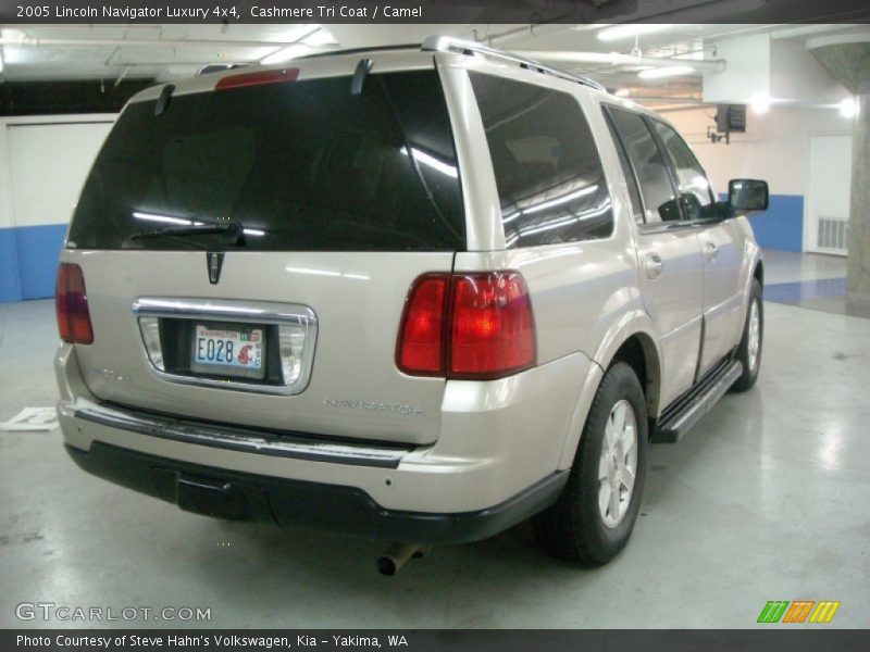 Cashmere Tri Coat / Camel 2005 Lincoln Navigator Luxury 4x4
