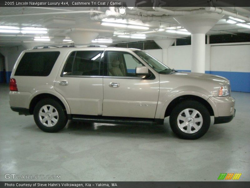  2005 Navigator Luxury 4x4 Cashmere Tri Coat