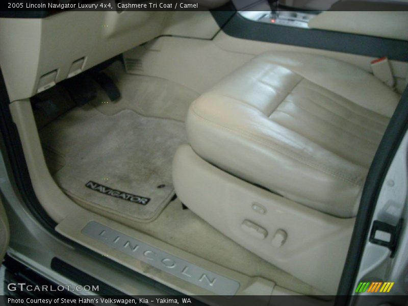 Cashmere Tri Coat / Camel 2005 Lincoln Navigator Luxury 4x4