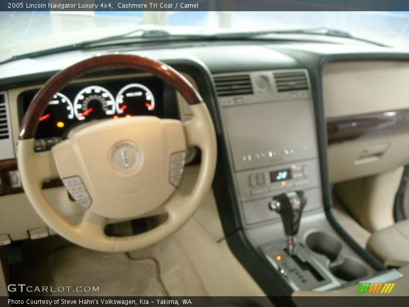Cashmere Tri Coat / Camel 2005 Lincoln Navigator Luxury 4x4