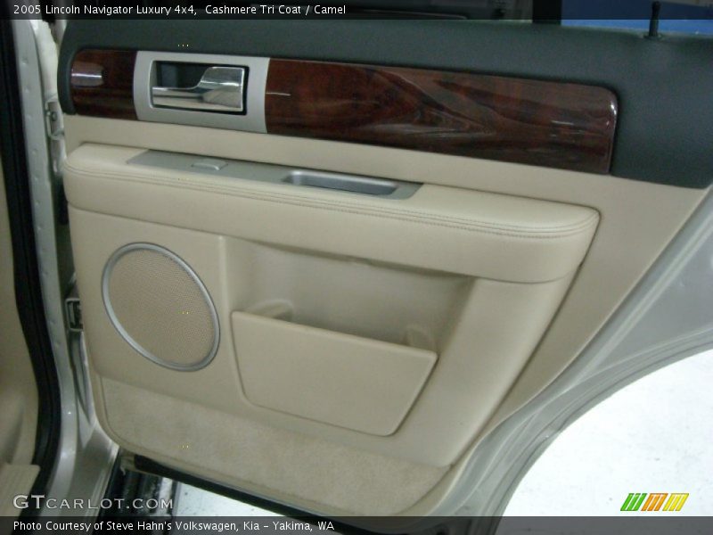 Cashmere Tri Coat / Camel 2005 Lincoln Navigator Luxury 4x4