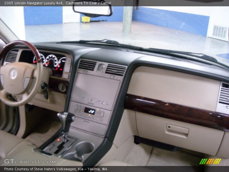 Cashmere Tri Coat / Camel 2005 Lincoln Navigator Luxury 4x4