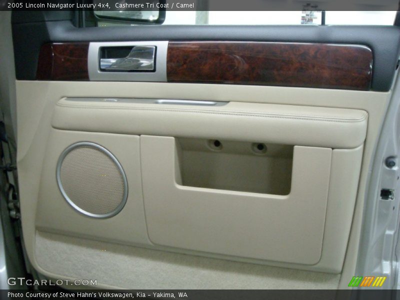 Cashmere Tri Coat / Camel 2005 Lincoln Navigator Luxury 4x4