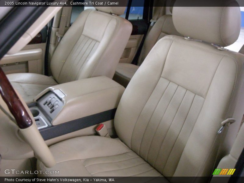 Front Seat of 2005 Navigator Luxury 4x4