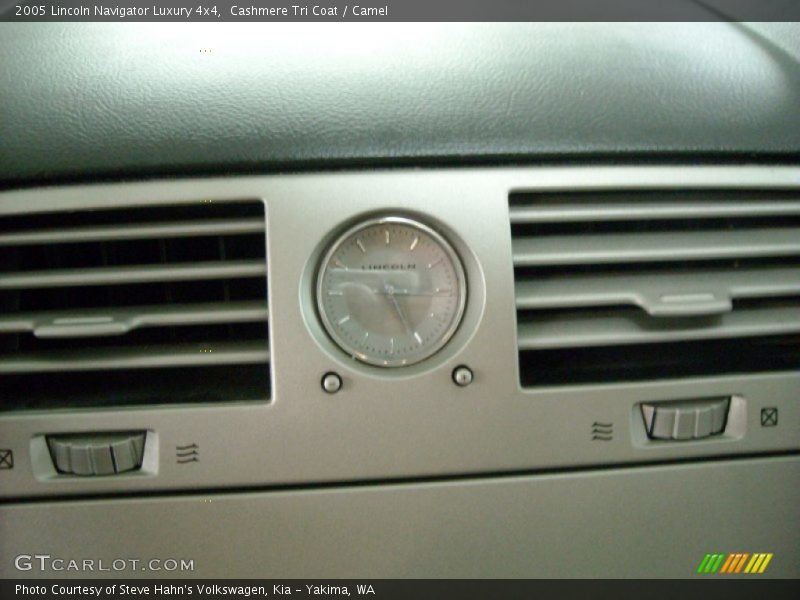 Cashmere Tri Coat / Camel 2005 Lincoln Navigator Luxury 4x4
