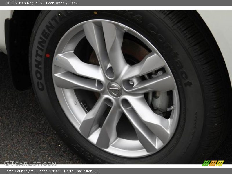 Pearl White / Black 2013 Nissan Rogue SV