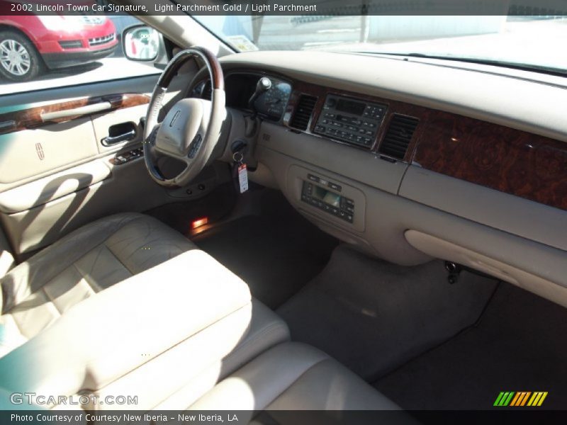 Light Parchment Gold / Light Parchment 2002 Lincoln Town Car Signature