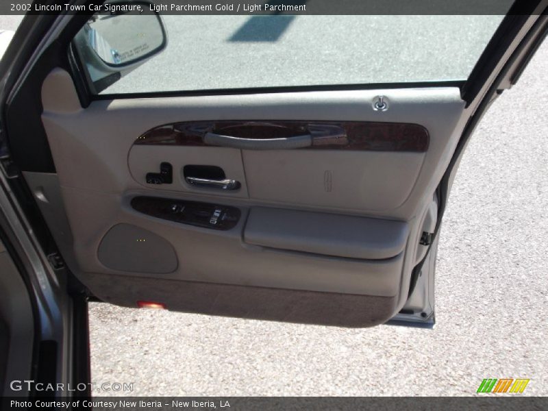 Light Parchment Gold / Light Parchment 2002 Lincoln Town Car Signature