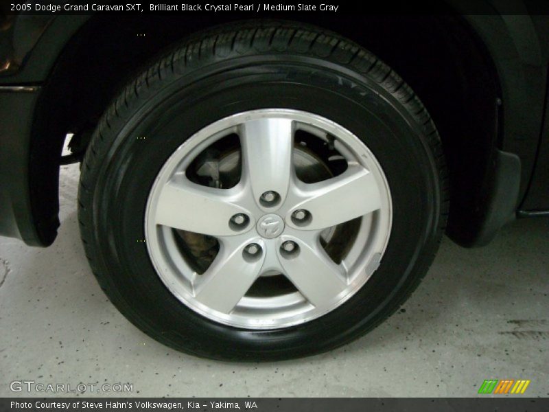 Brilliant Black Crystal Pearl / Medium Slate Gray 2005 Dodge Grand Caravan SXT