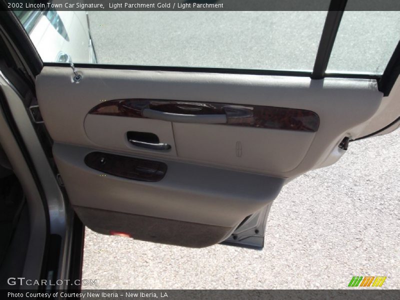 Light Parchment Gold / Light Parchment 2002 Lincoln Town Car Signature