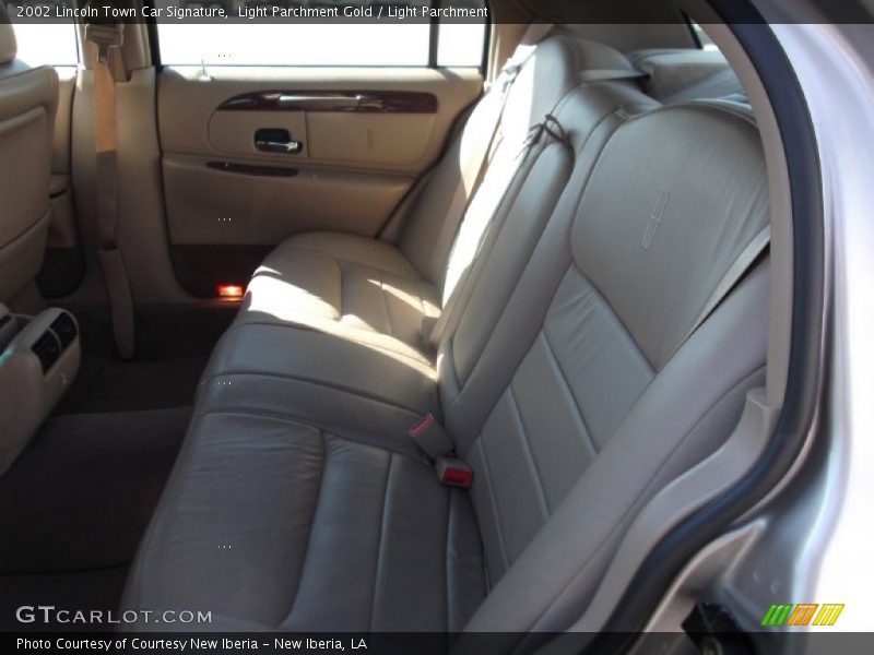 Light Parchment Gold / Light Parchment 2002 Lincoln Town Car Signature