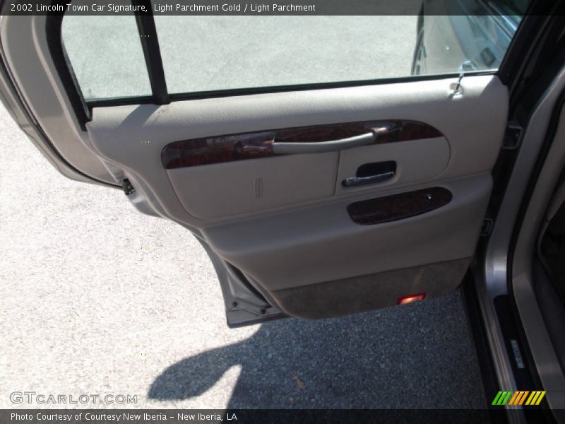 Light Parchment Gold / Light Parchment 2002 Lincoln Town Car Signature