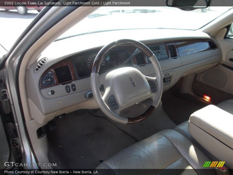 Light Parchment Gold / Light Parchment 2002 Lincoln Town Car Signature