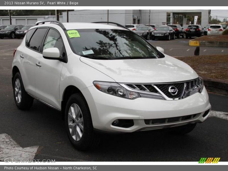 Front 3/4 View of 2013 Murano SV