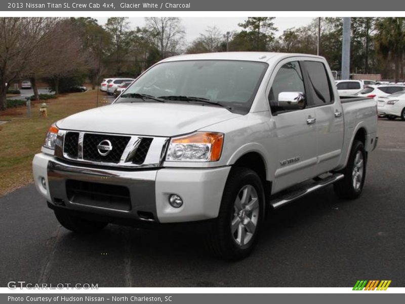 Front 3/4 View of 2013 Titan SL Crew Cab 4x4