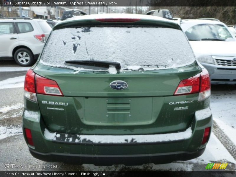Cypress Green Pearl / Ivory 2013 Subaru Outback 2.5i Premium