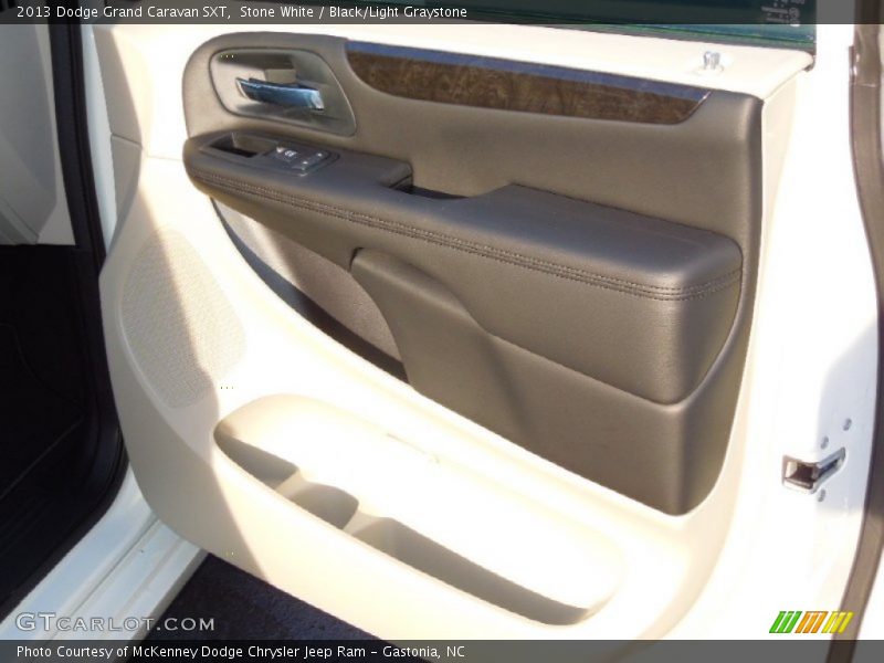 Stone White / Black/Light Graystone 2013 Dodge Grand Caravan SXT